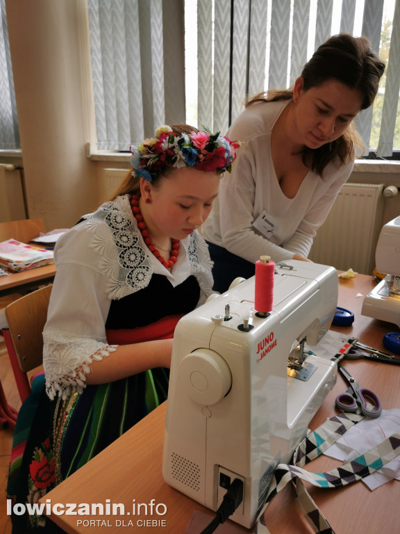 Kiermasz Wielkanocny w szkole przy ul. Ułańskiej
