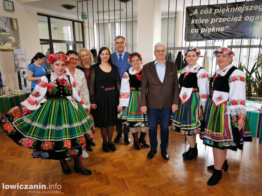 Kiermasz Wielkanocny w szkole przy ul. Ułańskiej