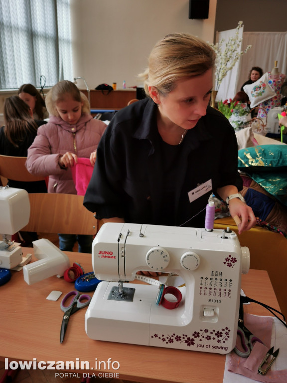 Kiermasz Wielkanocny w szkole przy ul. Ułańskiej