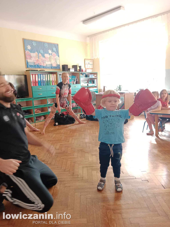 Spotkanie z zawodnikami  klubu  Khroo Gym w Przedszkolu nr 3