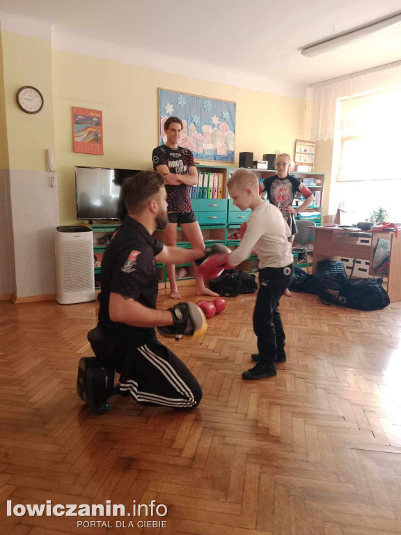 Spotkanie z zawodnikami  klubu  Khroo Gym w Przedszkolu nr 3