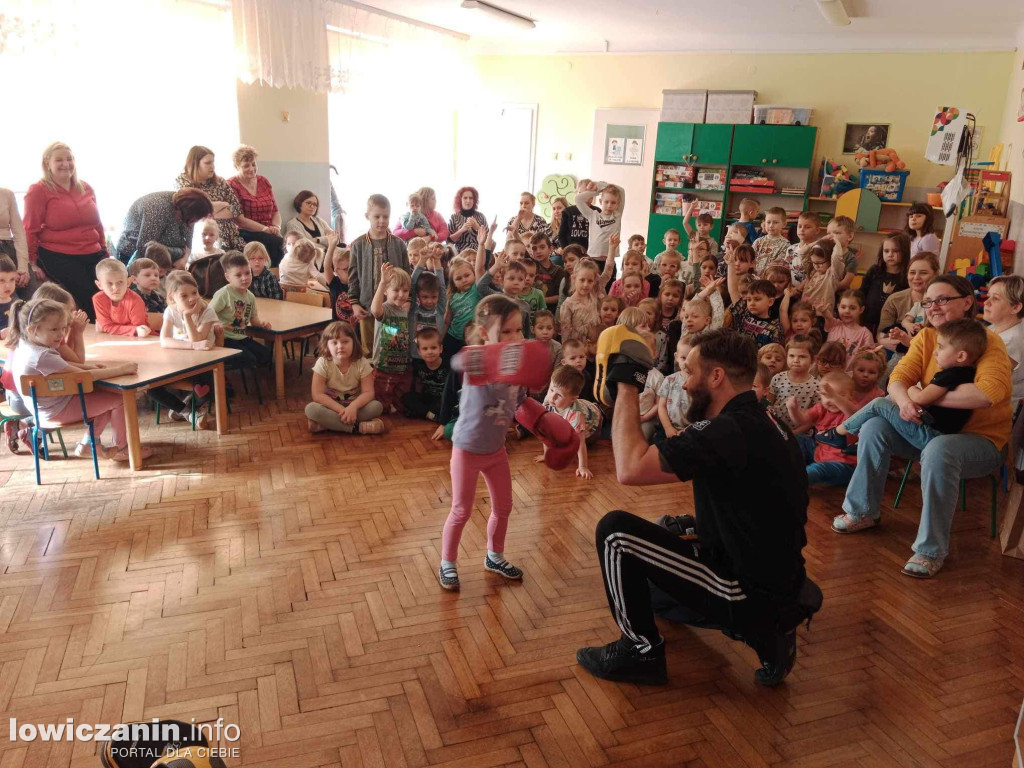 Spotkanie z zawodnikami  klubu  Khroo Gym w Przedszkolu nr 3