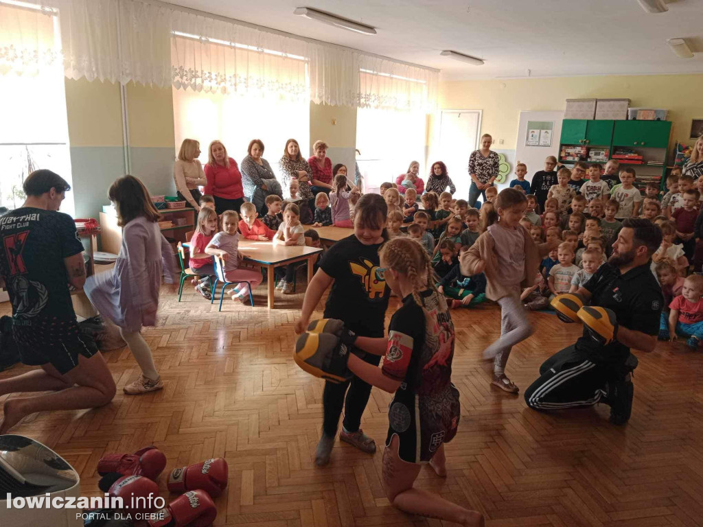 Spotkanie z zawodnikami  klubu  Khroo Gym w Przedszkolu nr 3