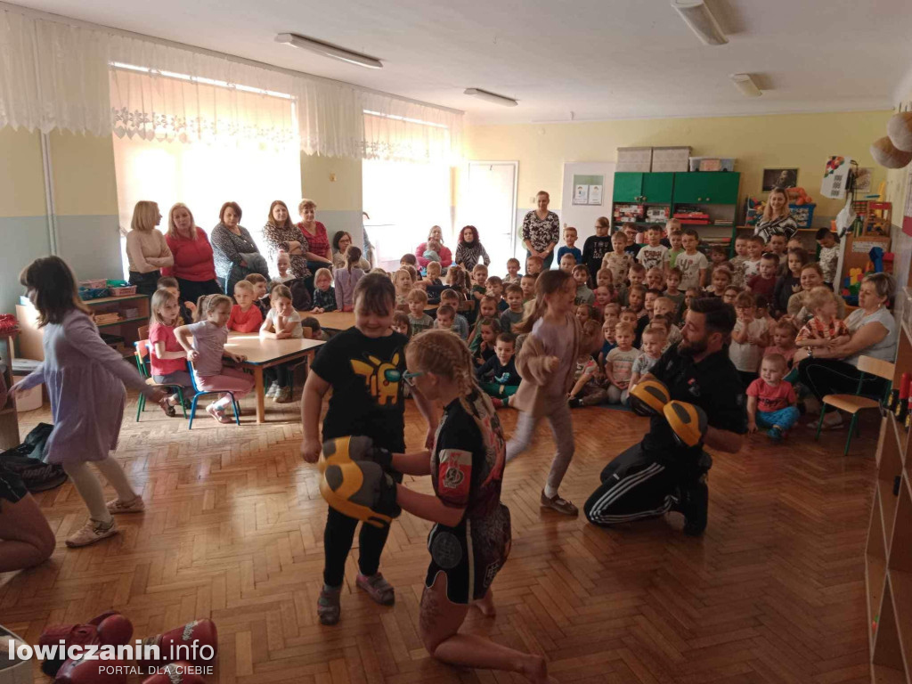 Spotkanie z zawodnikami  klubu  Khroo Gym w Przedszkolu nr 3