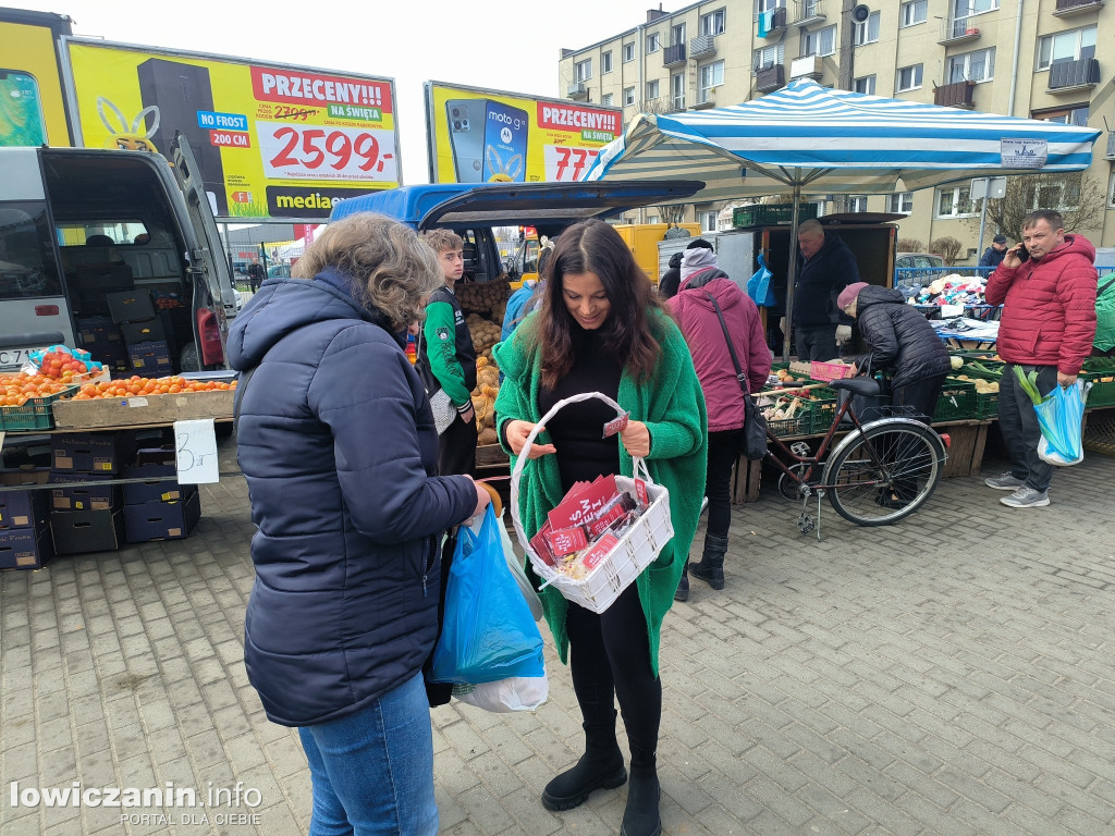 Akcja wyborcza na targowisku w Łowiczu