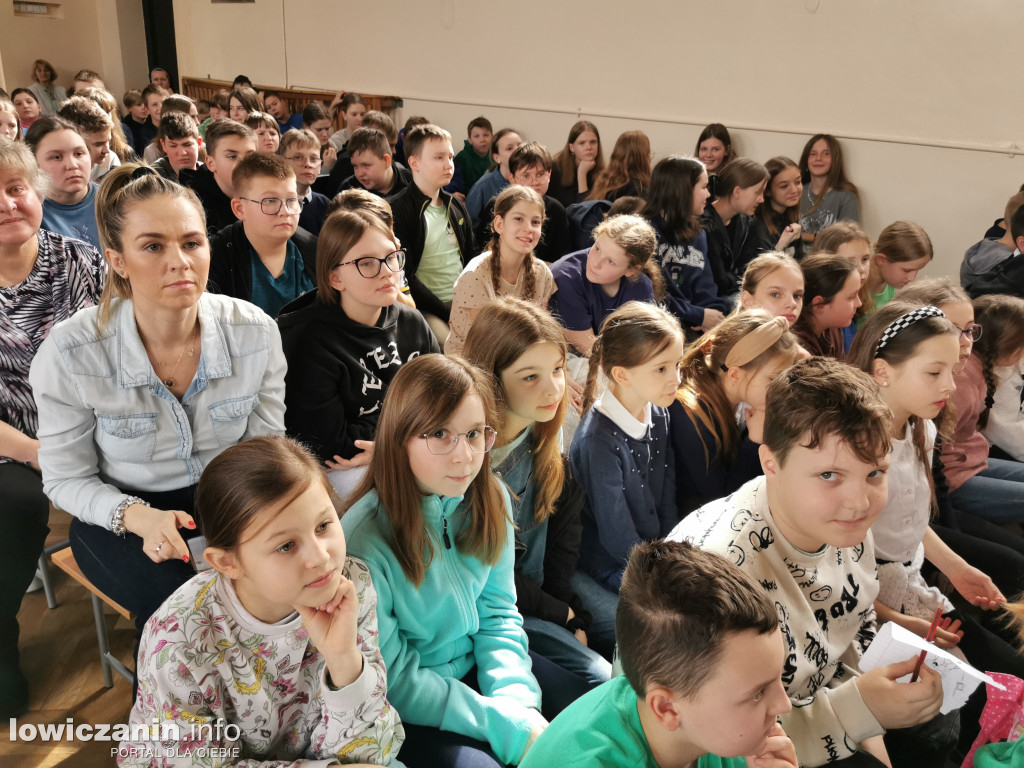 Rewia ptasich piór w łowickiej Jedynce