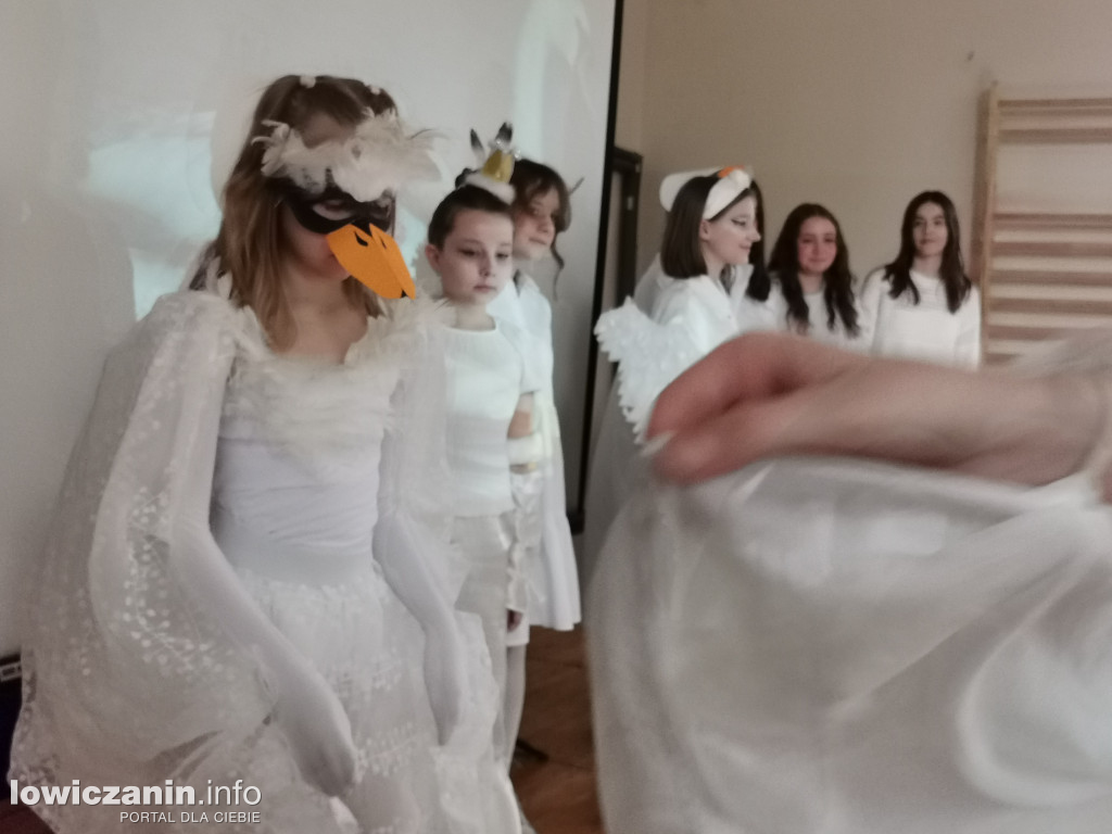Rewia ptasich piór w łowickiej Jedynce