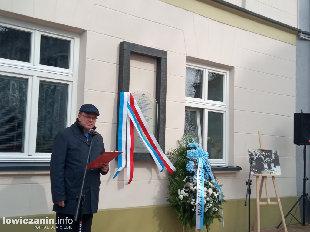 Odsłonięcie Macewy na ulicy Podrzecznej w Łowiczu