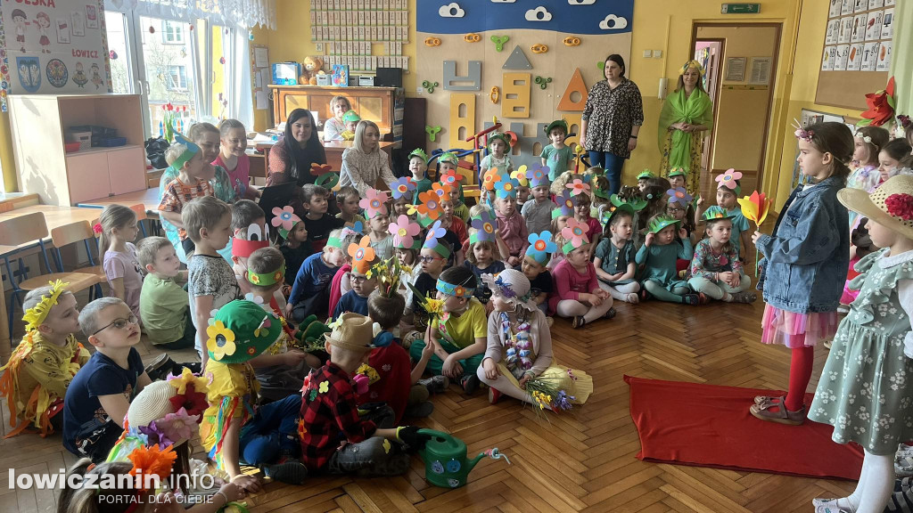 Wyjątkowy pokaz mody wiosennej w Przedszkolu Pszczółka Maja w Łowiczu