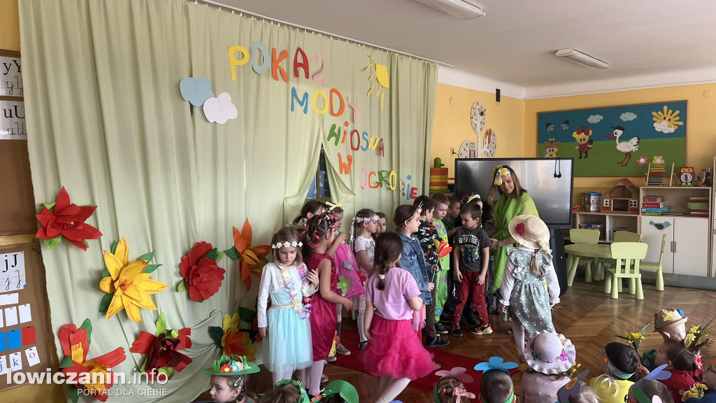 Wyjątkowy pokaz mody wiosennej w Przedszkolu Pszczółka Maja w Łowiczu