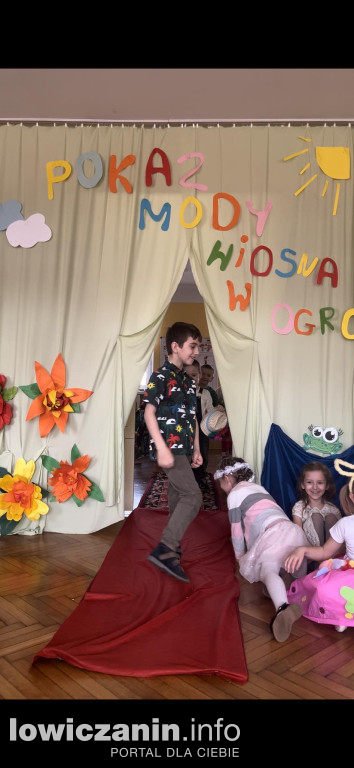 Wyjątkowy pokaz mody wiosennej w Przedszkolu Pszczółka Maja w Łowiczu