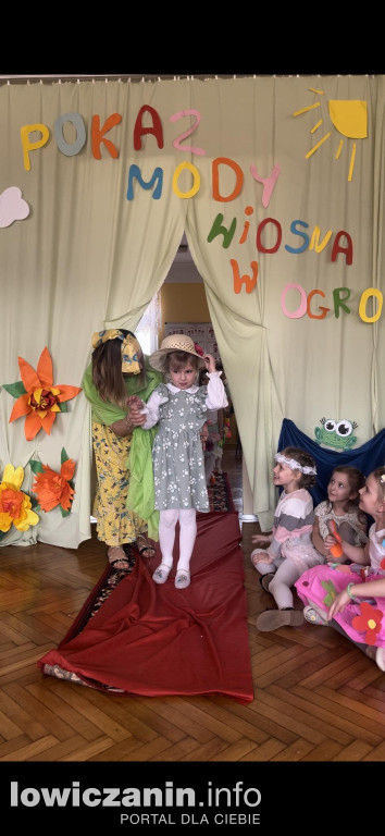 Wyjątkowy pokaz mody wiosennej w Przedszkolu Pszczółka Maja w Łowiczu