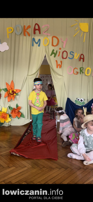 Wyjątkowy pokaz mody wiosennej w Przedszkolu Pszczółka Maja w Łowiczu