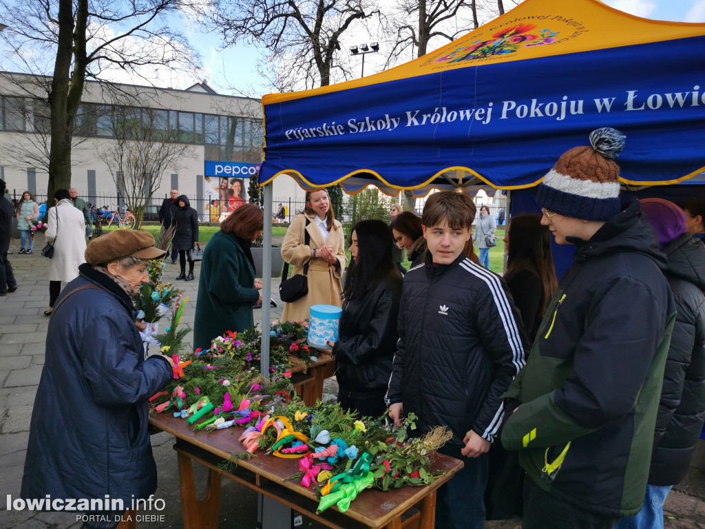 Kiermasz palm Szkoły Pijarskiej w Łowiczu