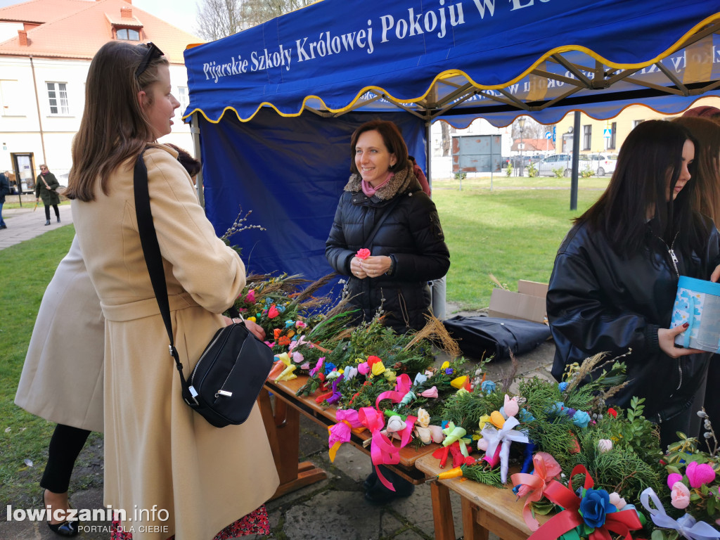 Kiermasz palm Szkoły Pijarskiej w Łowiczu