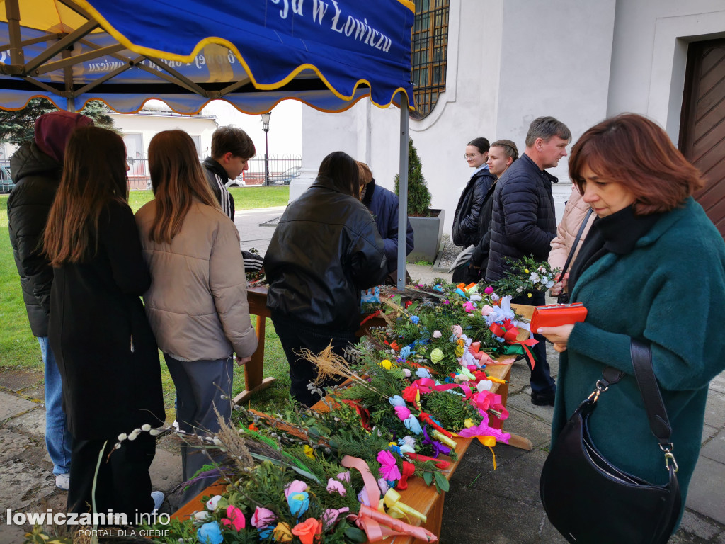 Kiermasz palm Szkoły Pijarskiej w Łowiczu