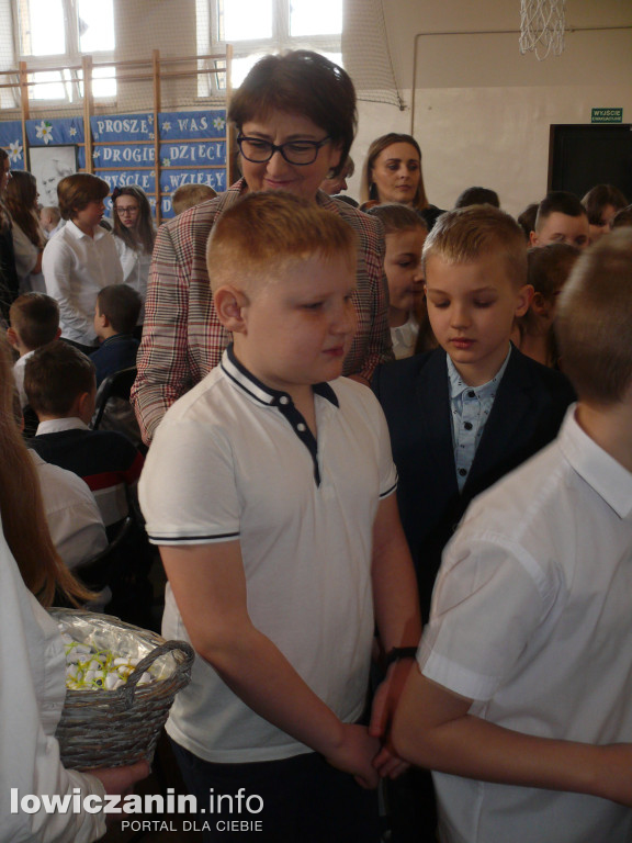 SP1 w Łowiczu. Apel z okazji świąt Wielkanocnych