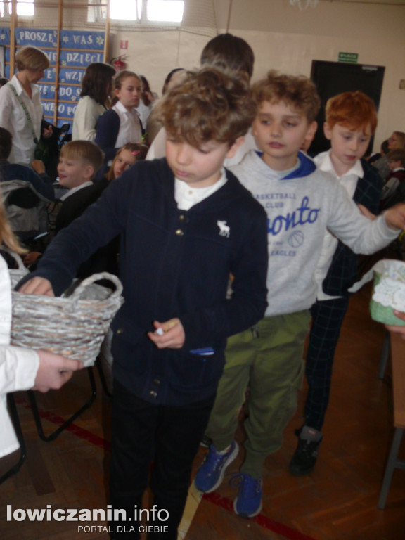 SP1 w Łowiczu. Apel z okazji świąt Wielkanocnych