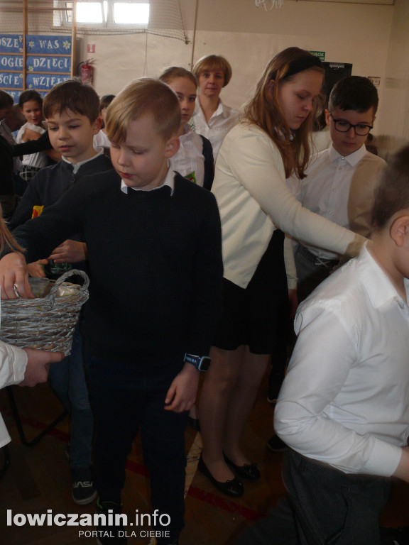 SP1 w Łowiczu. Apel z okazji świąt Wielkanocnych