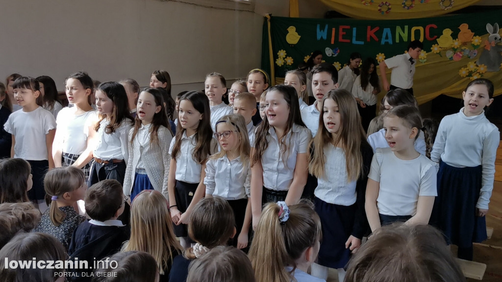 SP1 w Łowiczu. Apel z okazji świąt Wielkanocnych