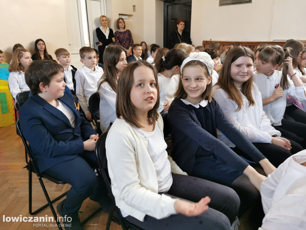 SP1 w Łowiczu. Apel z okazji świąt Wielkanocnych