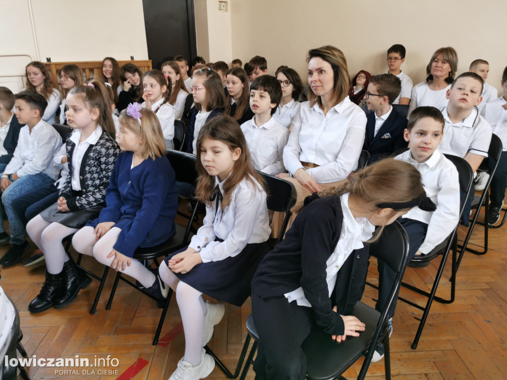 SP1 w Łowiczu. Apel z okazji świąt Wielkanocnych