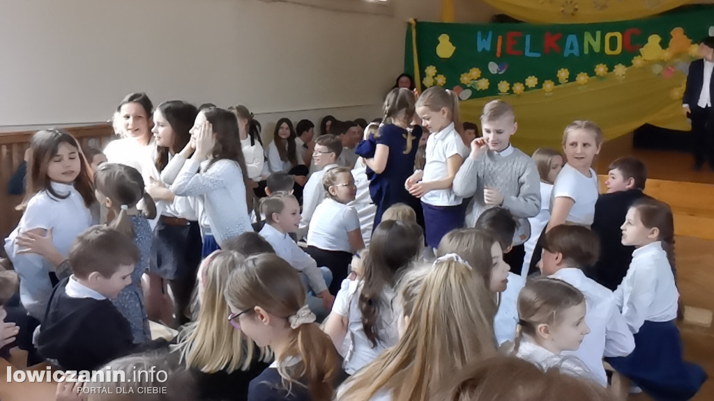 SP1 w Łowiczu. Apel z okazji świąt Wielkanocnych