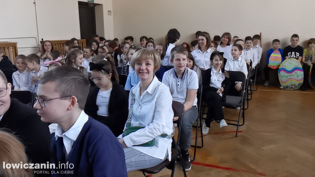 SP1 w Łowiczu. Apel z okazji świąt Wielkanocnych