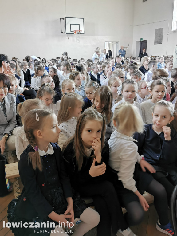 SP1 w Łowiczu. Apel z okazji świąt Wielkanocnych