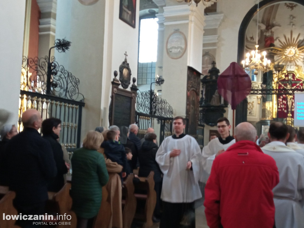 Msza jedności kapłańskiej w łowickiej katedrze