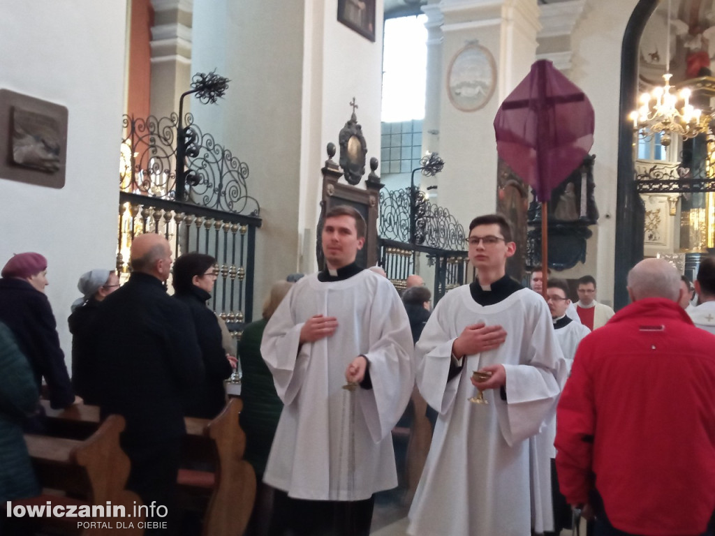 Msza jedności kapłańskiej w łowickiej katedrze