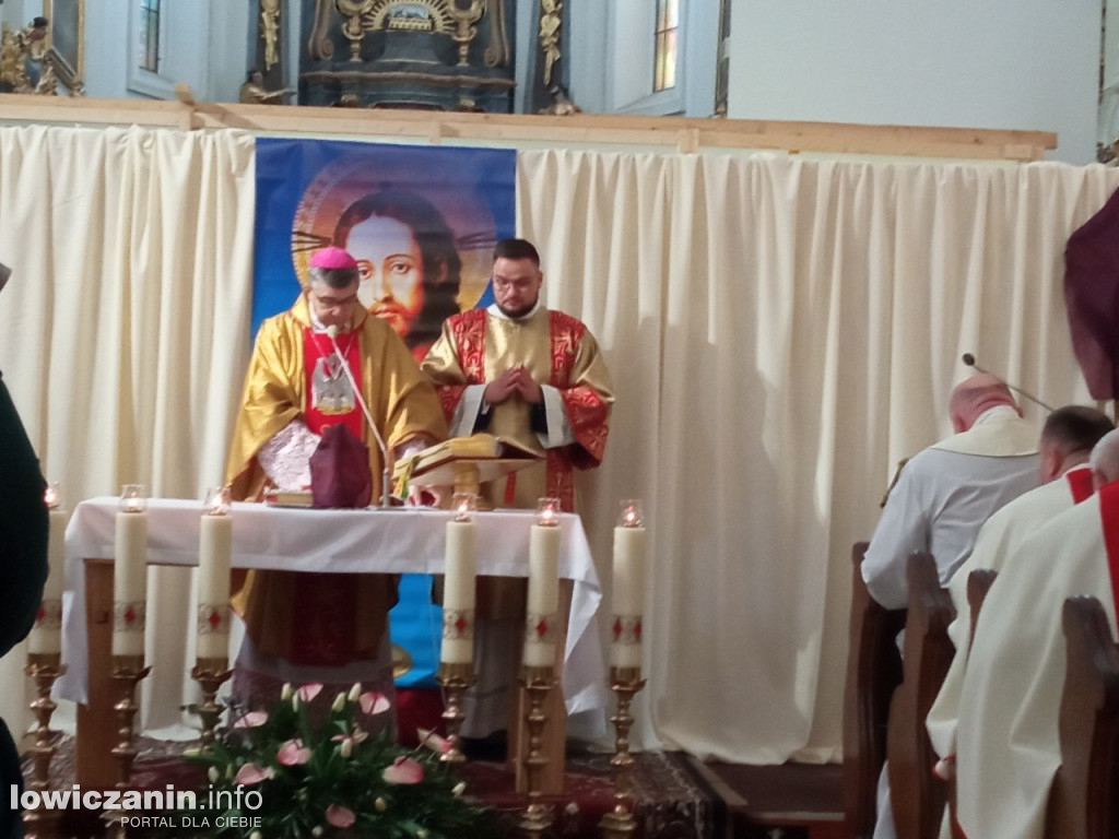 Msza jedności kapłańskiej w łowickiej katedrze