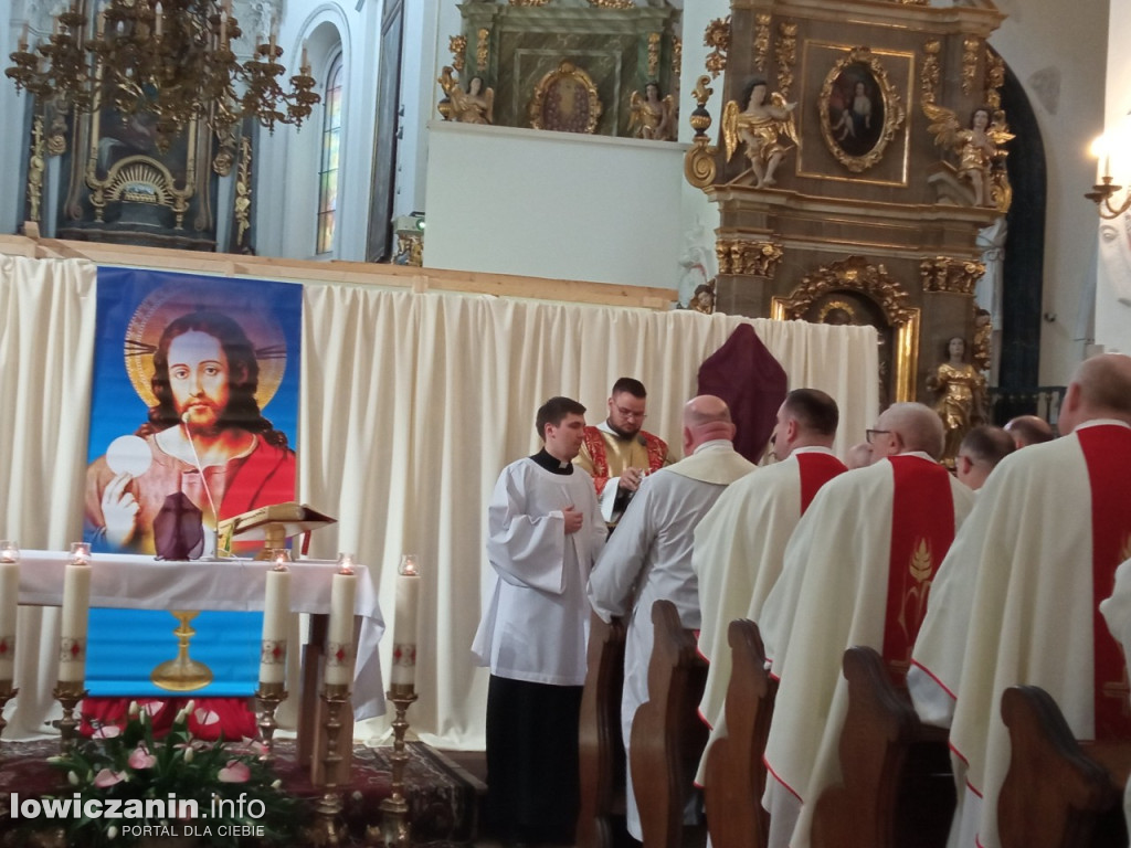 Msza jedności kapłańskiej w łowickiej katedrze