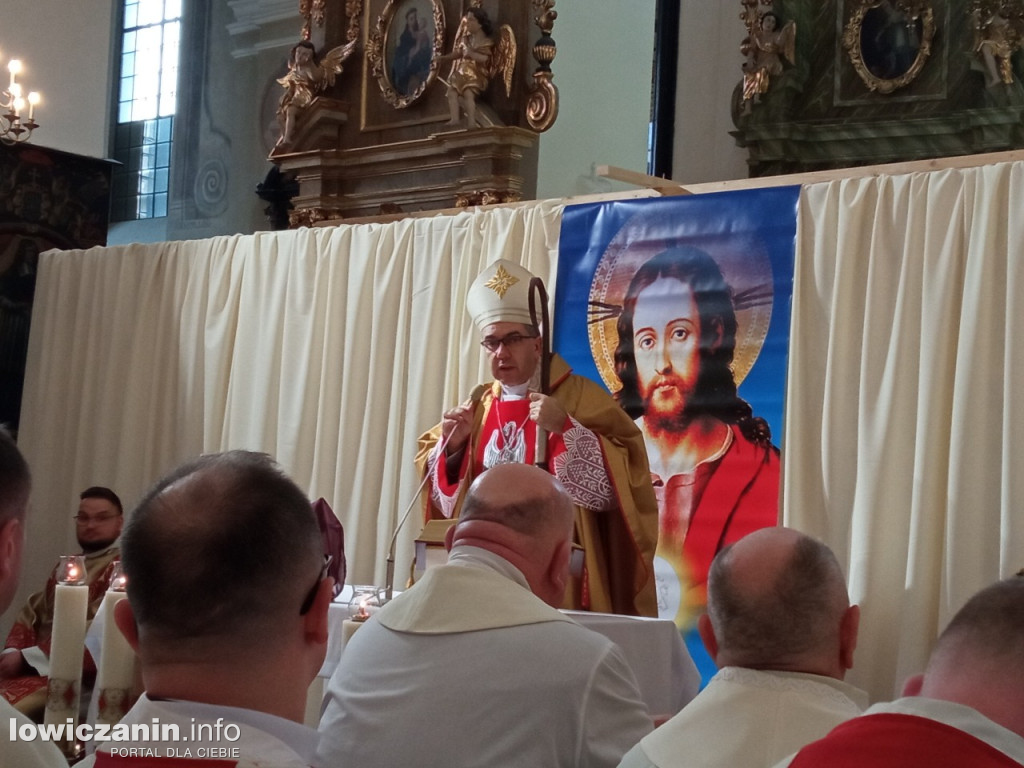 Msza jedności kapłańskiej w łowickiej katedrze