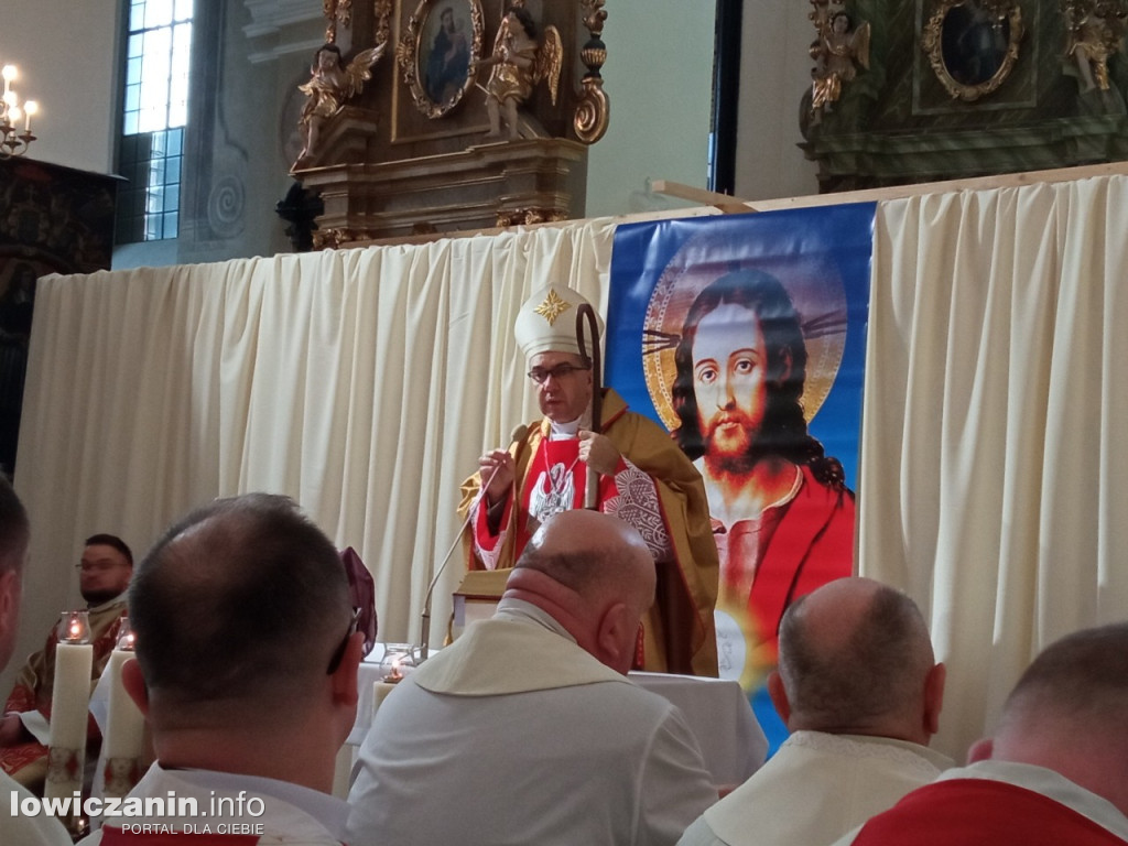 Msza jedności kapłańskiej w łowickiej katedrze