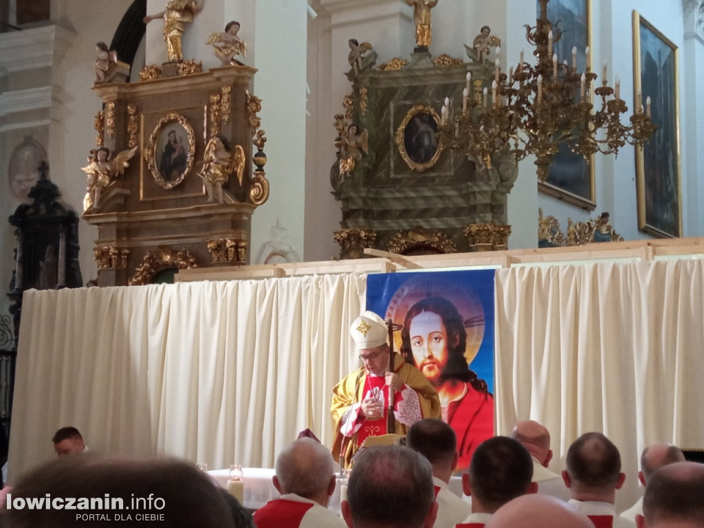 Msza jedności kapłańskiej w łowickiej katedrze