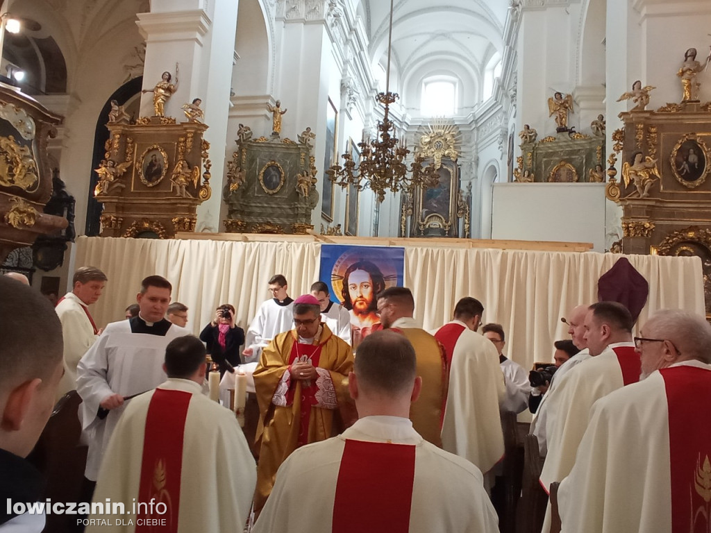 Msza jedności kapłańskiej w łowickiej katedrze