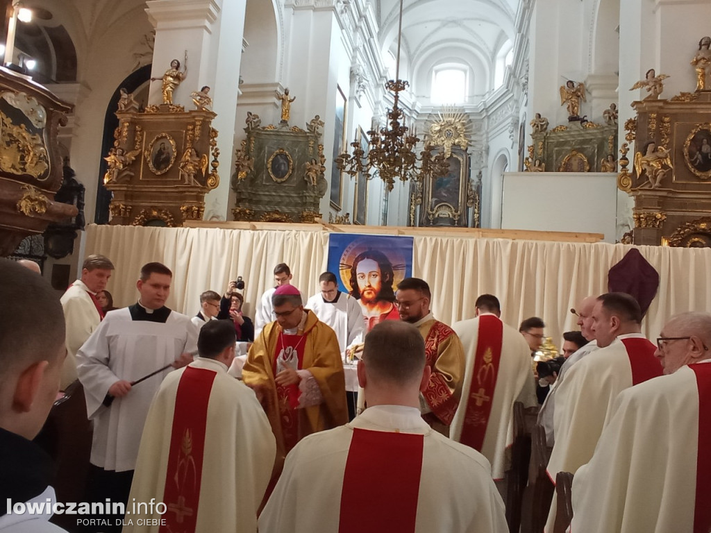 Msza jedności kapłańskiej w łowickiej katedrze