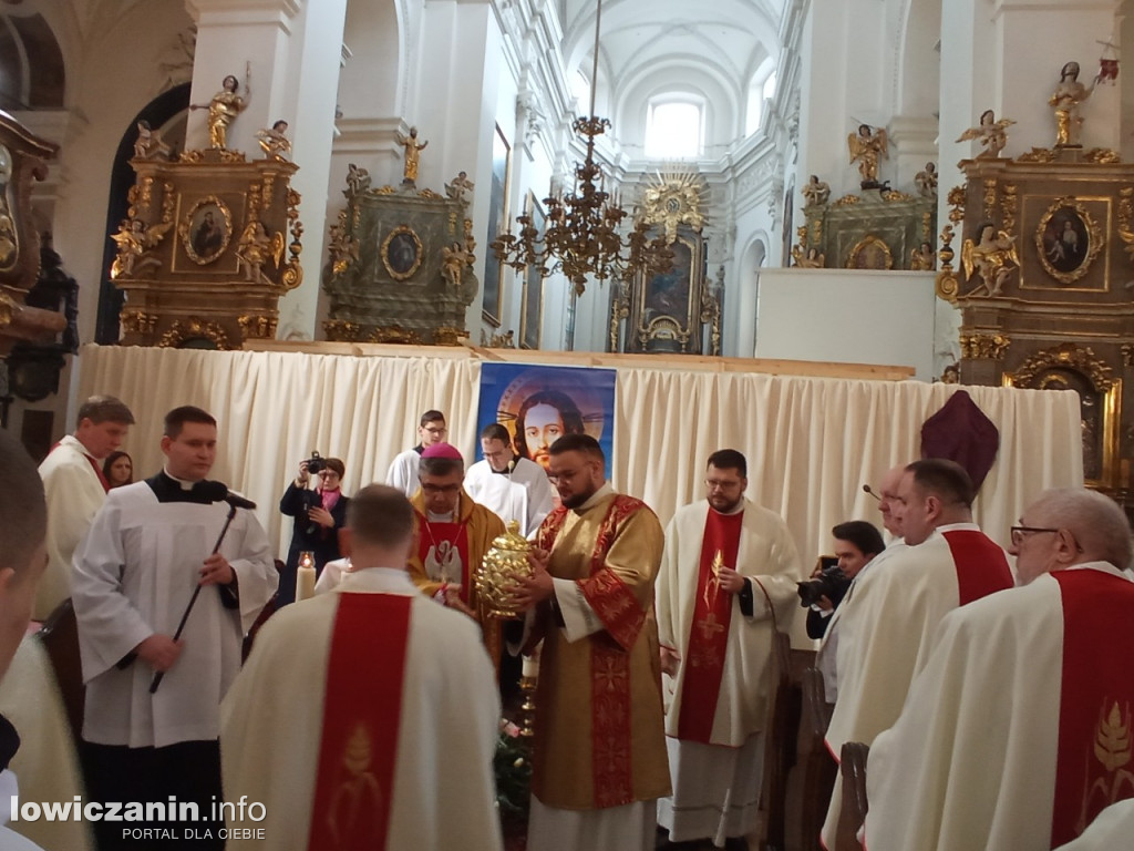 Msza jedności kapłańskiej w łowickiej katedrze