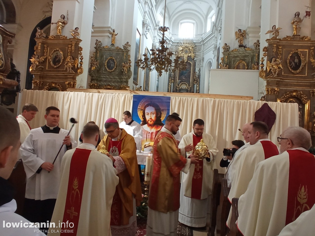 Msza jedności kapłańskiej w łowickiej katedrze