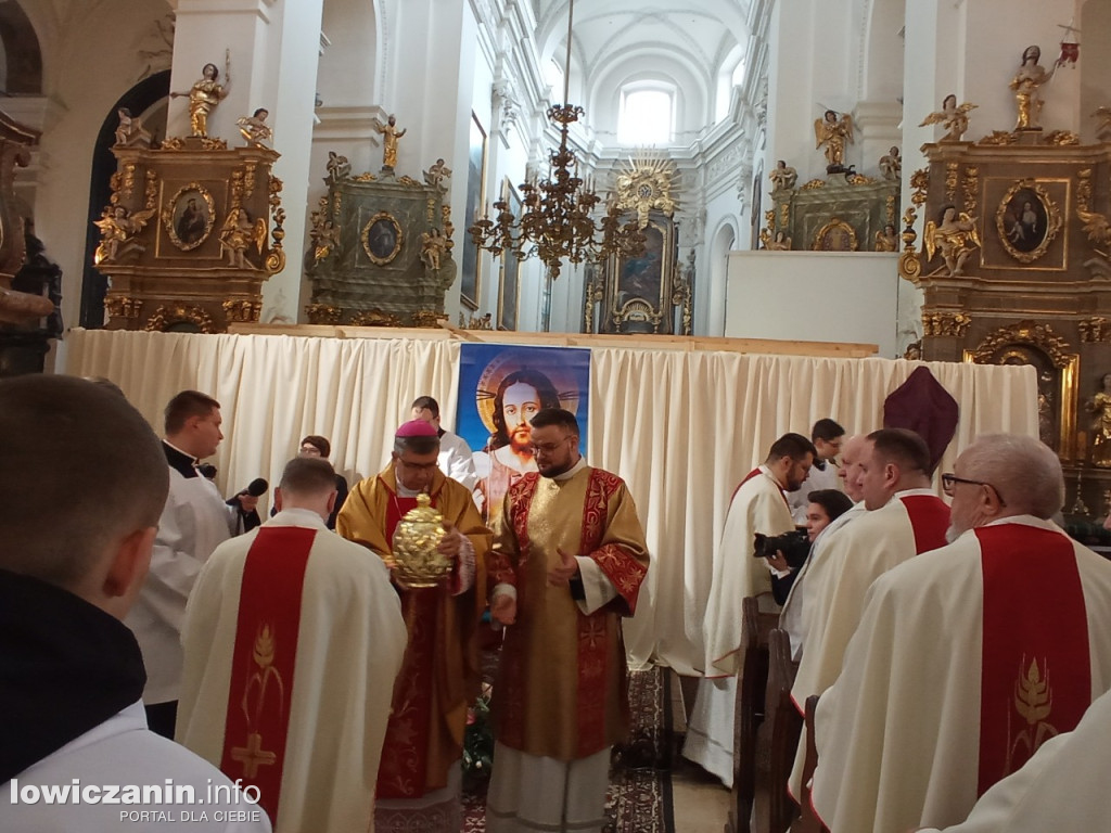 Msza jedności kapłańskiej w łowickiej katedrze