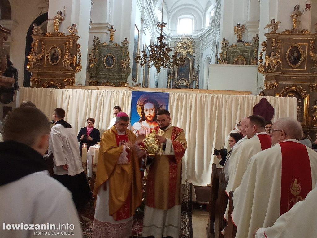 Msza jedności kapłańskiej w łowickiej katedrze
