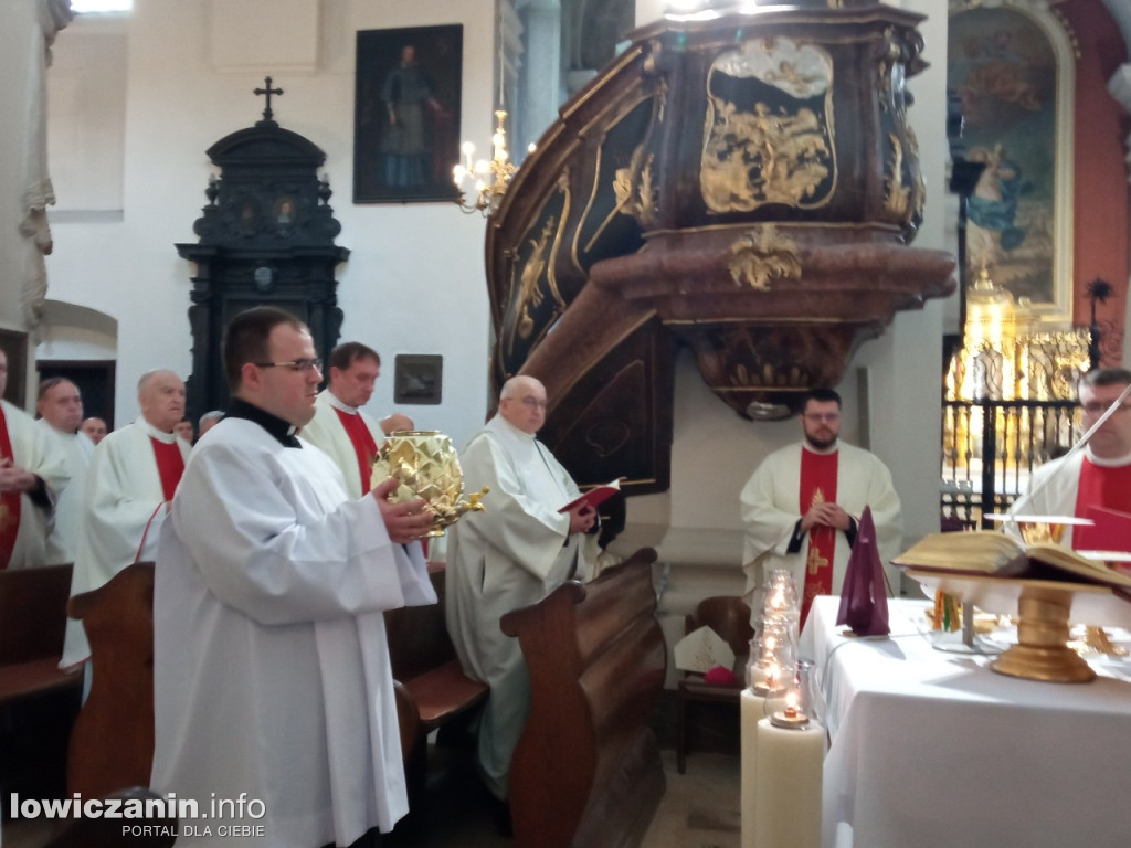 Msza jedności kapłańskiej w łowickiej katedrze