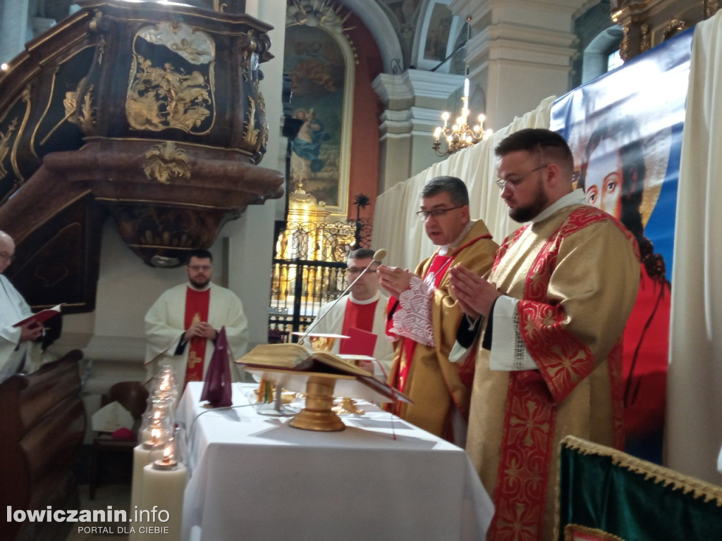 Msza jedności kapłańskiej w łowickiej katedrze