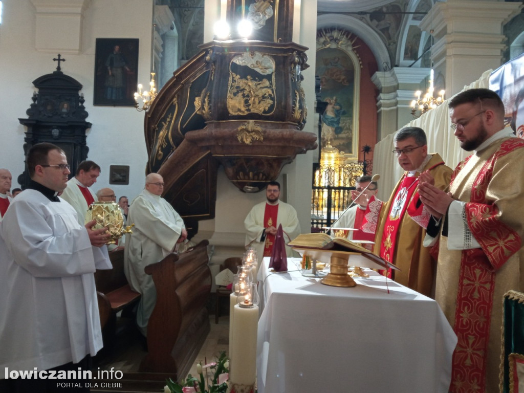 Msza jedności kapłańskiej w łowickiej katedrze