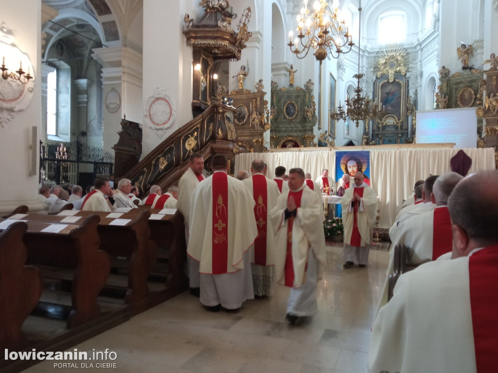 Msza jedności kapłańskiej w łowickiej katedrze