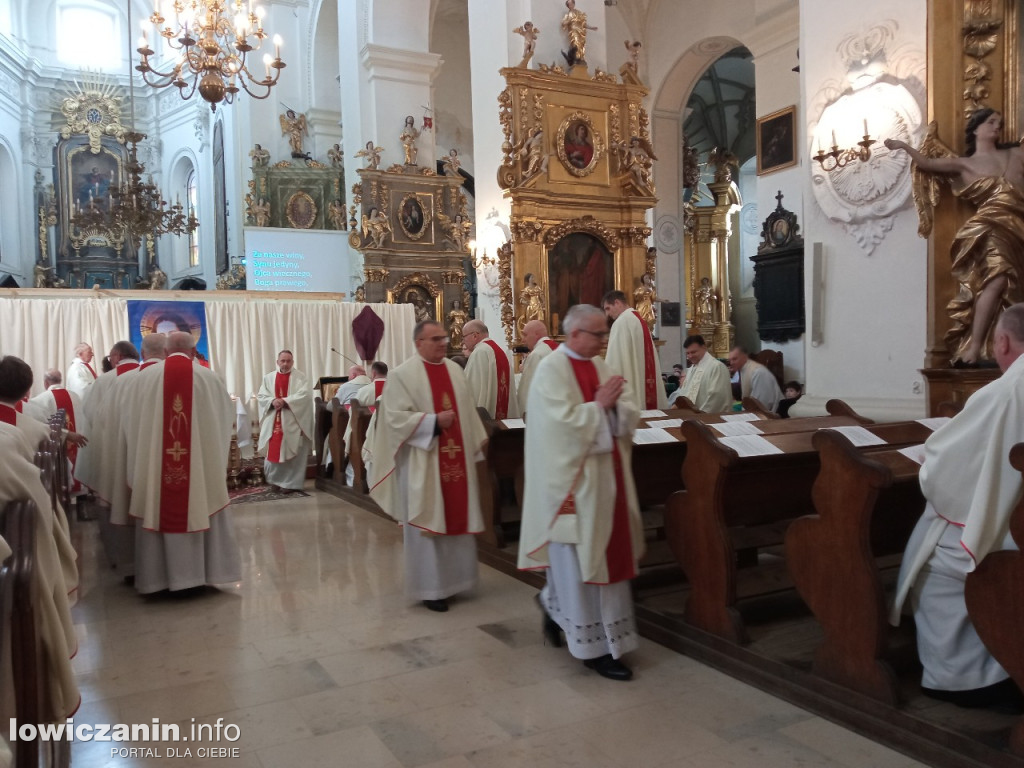 Msza jedności kapłańskiej w łowickiej katedrze