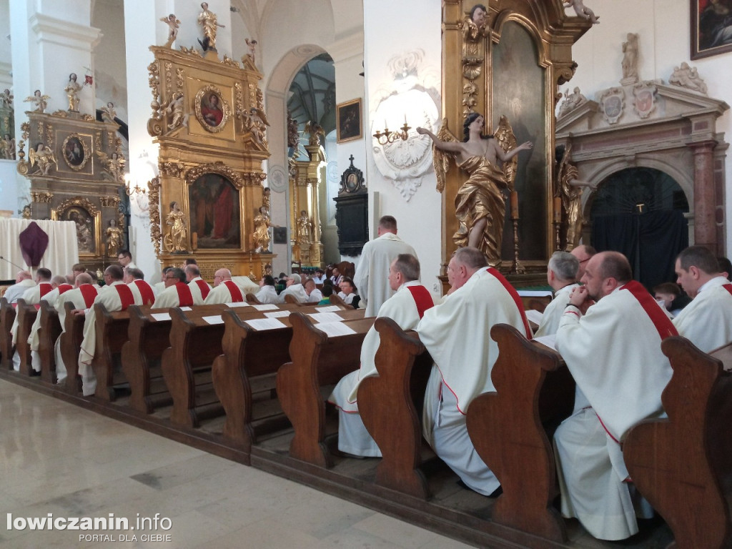 Msza jedności kapłańskiej w łowickiej katedrze