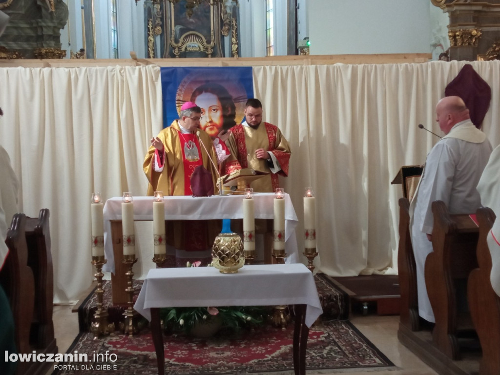 Msza jedności kapłańskiej w łowickiej katedrze