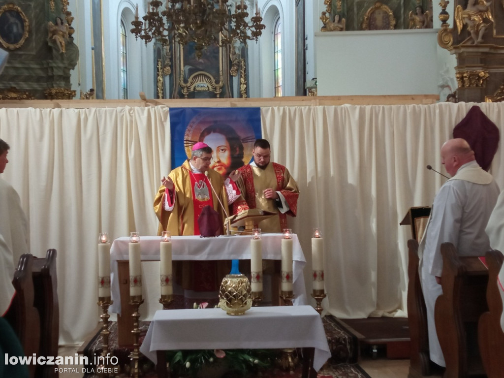 Msza jedności kapłańskiej w łowickiej katedrze